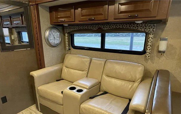 2016 THOR MOTOR COACH HURRICANE 35C - Image 12