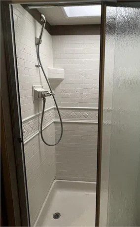 2016 THOR MOTOR COACH HURRICANE 35C - Image 13