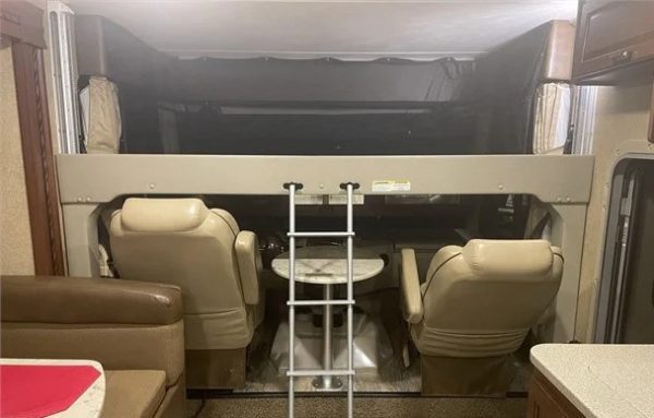 2016 THOR MOTOR COACH HURRICANE 35C - Image 14