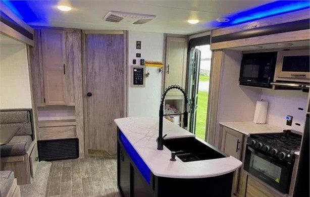 2021 FOREST RIVER CHEROKEE ALPHA WOLF 33BH-L - Image 15