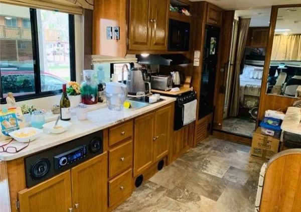 2019 COACHMEN LEPRECHAUN 230CB - Image 2