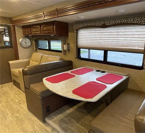2016 THOR MOTOR COACH HURRICANE 35C - Image 4
