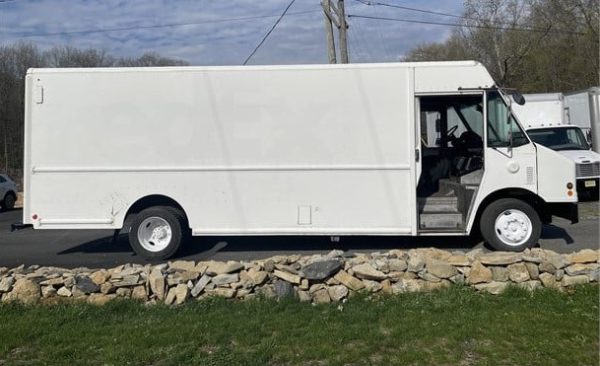 2012 FREIGHTLINER MT45 - Image 5