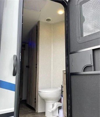 2021 FOREST RIVER CHEROKEE ALPHA WOLF 33BH-L - Image 5