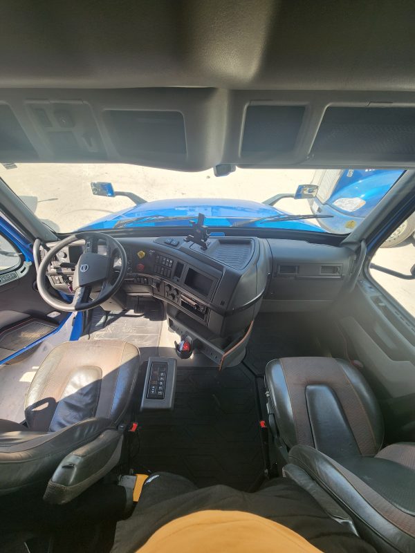 2019 Volvo VNL64T760 - Image 6