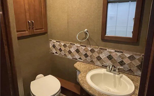 2016 THOR MOTOR COACH HURRICANE 35C - Image 6