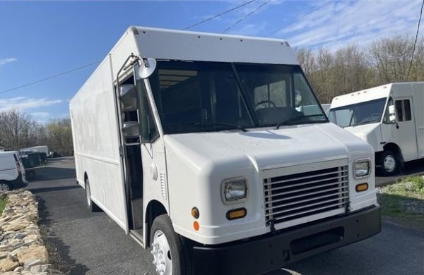 2012 FREIGHTLINER MT45 - Image 8