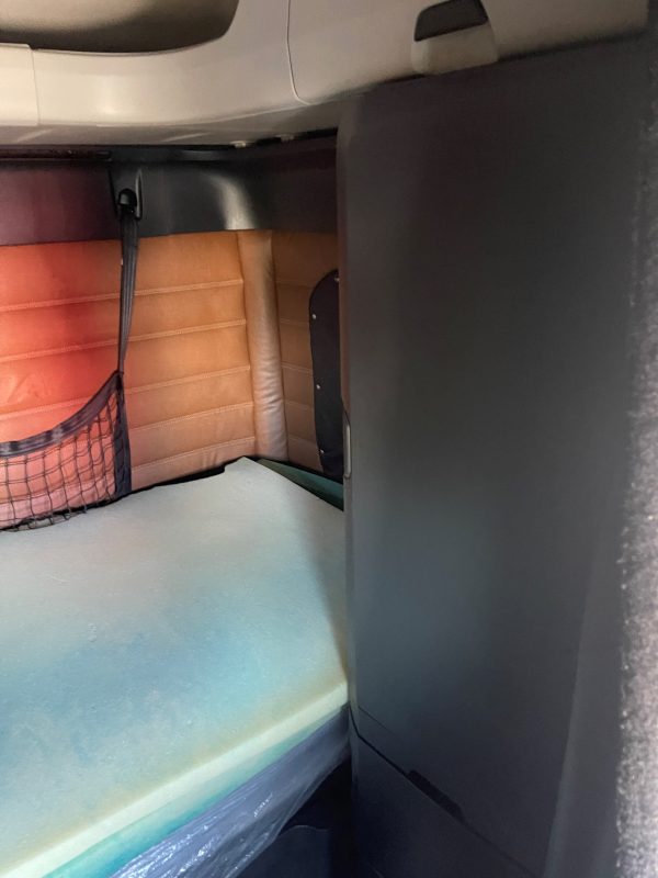 2018 Freightliner Cascadia 126 - Image 8