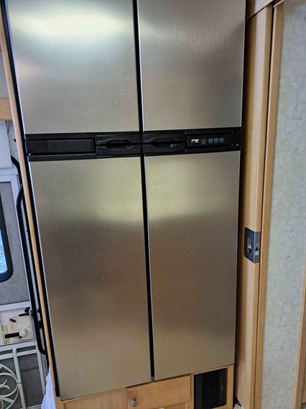 2004 Winnebago Itasca - Image 10