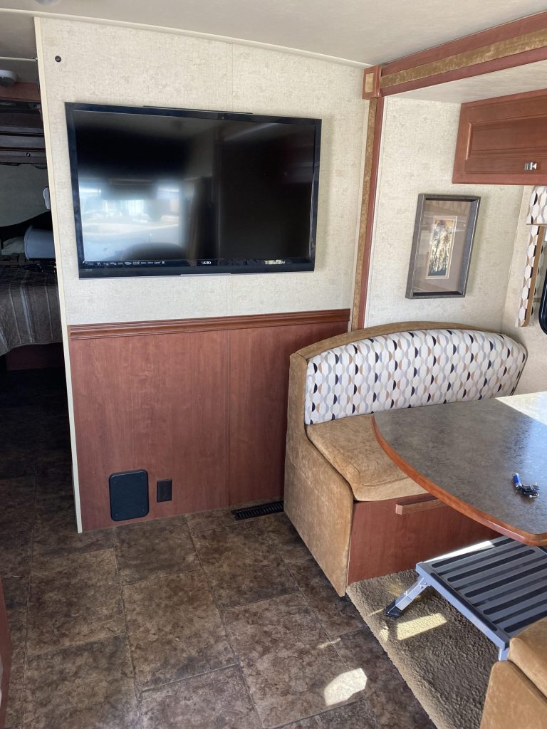 2014 Winnebago Vista - Image 10