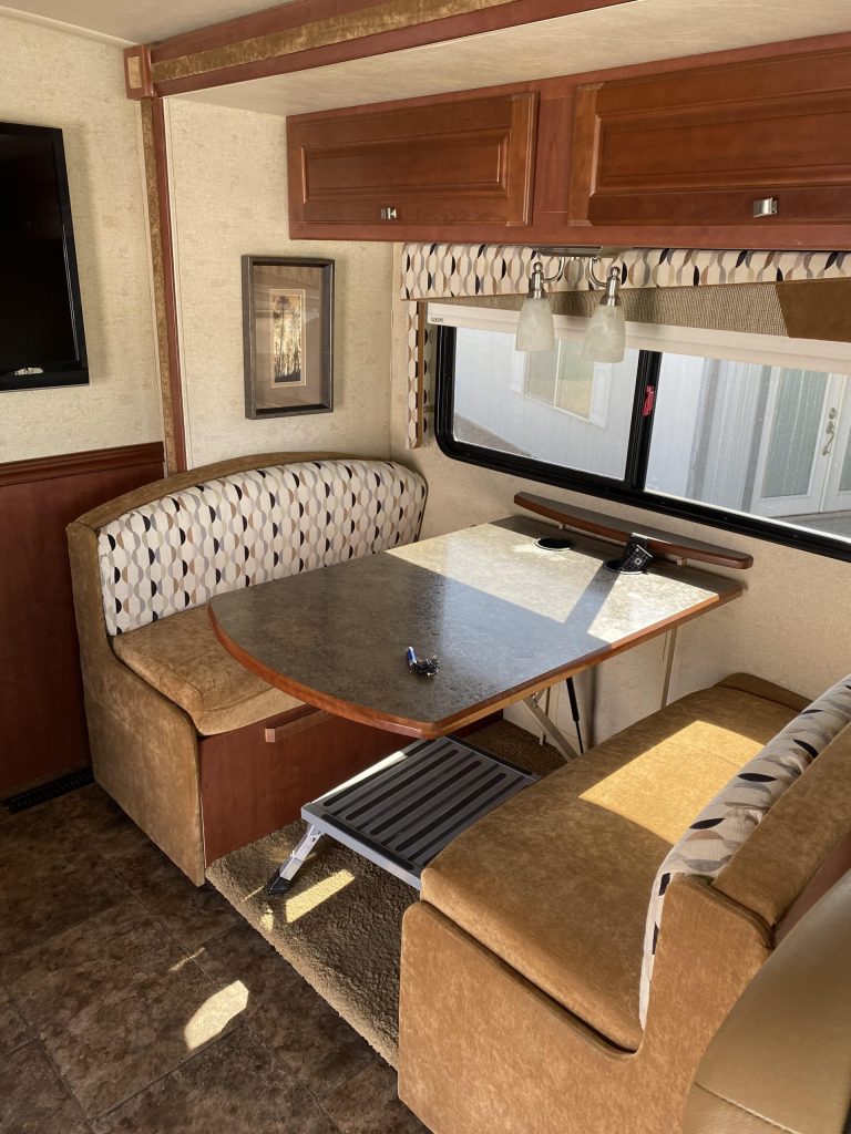 2014 Winnebago Vista - Image 11