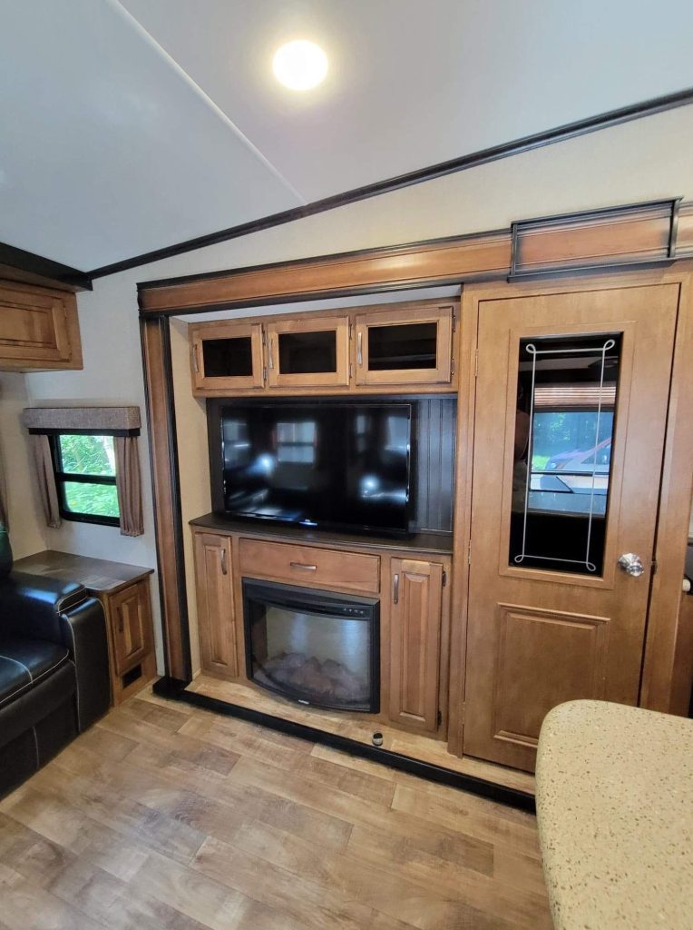 2017 GRAND DESIGN REFLECTION 303RLS - Image 11