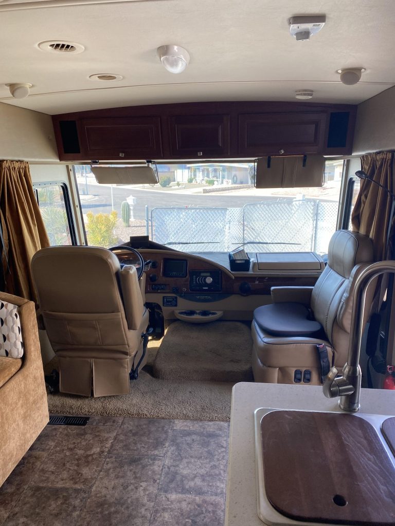 2014 Winnebago Vista - Image 12