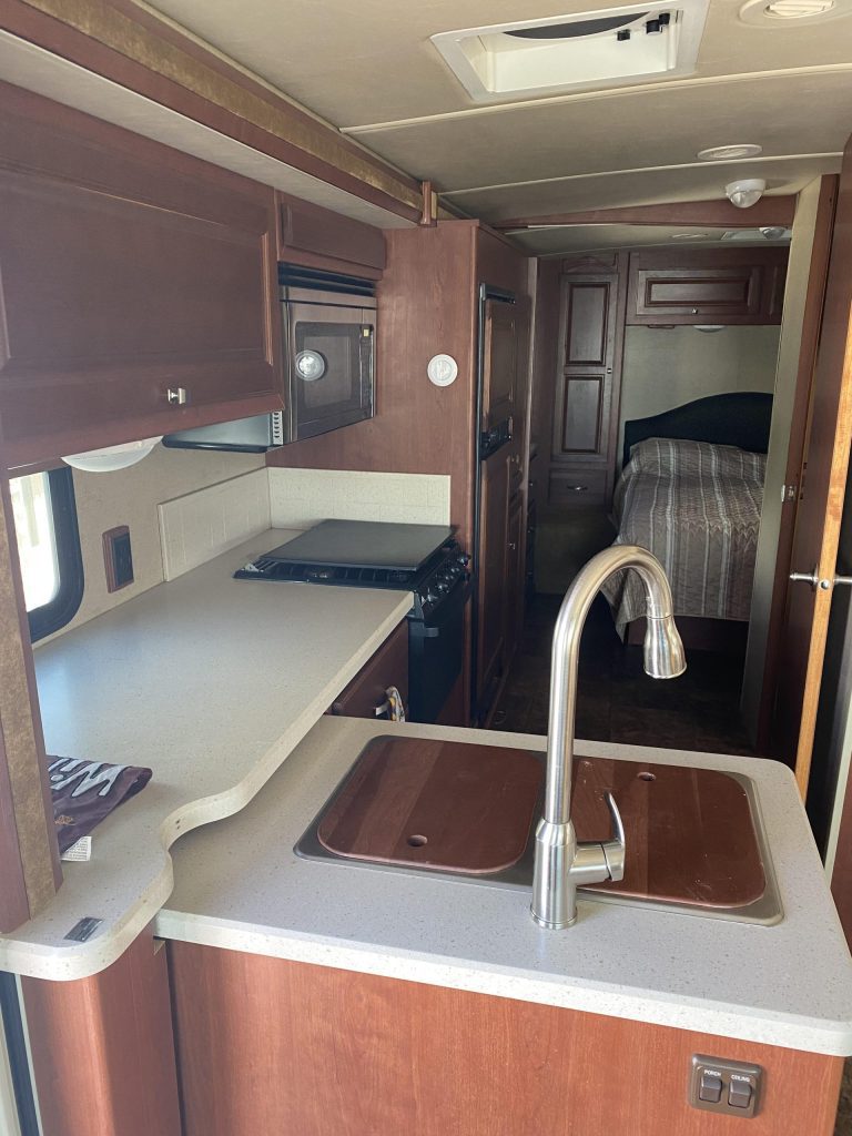 2014 Winnebago Vista - Image 13