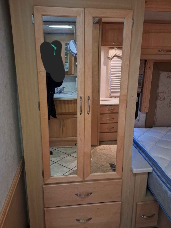 2004 Winnebago Itasca - Image 17