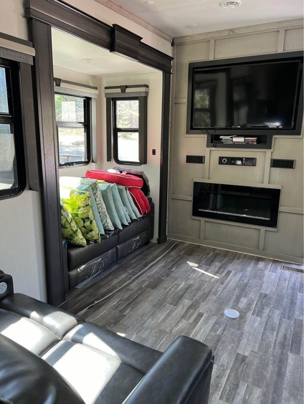 2022 Keystone Alpine - Image 3