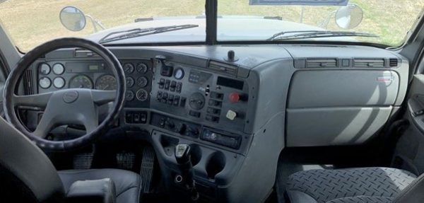 2006 FREIGHTLINER COLUMBIA 120 - Image 4