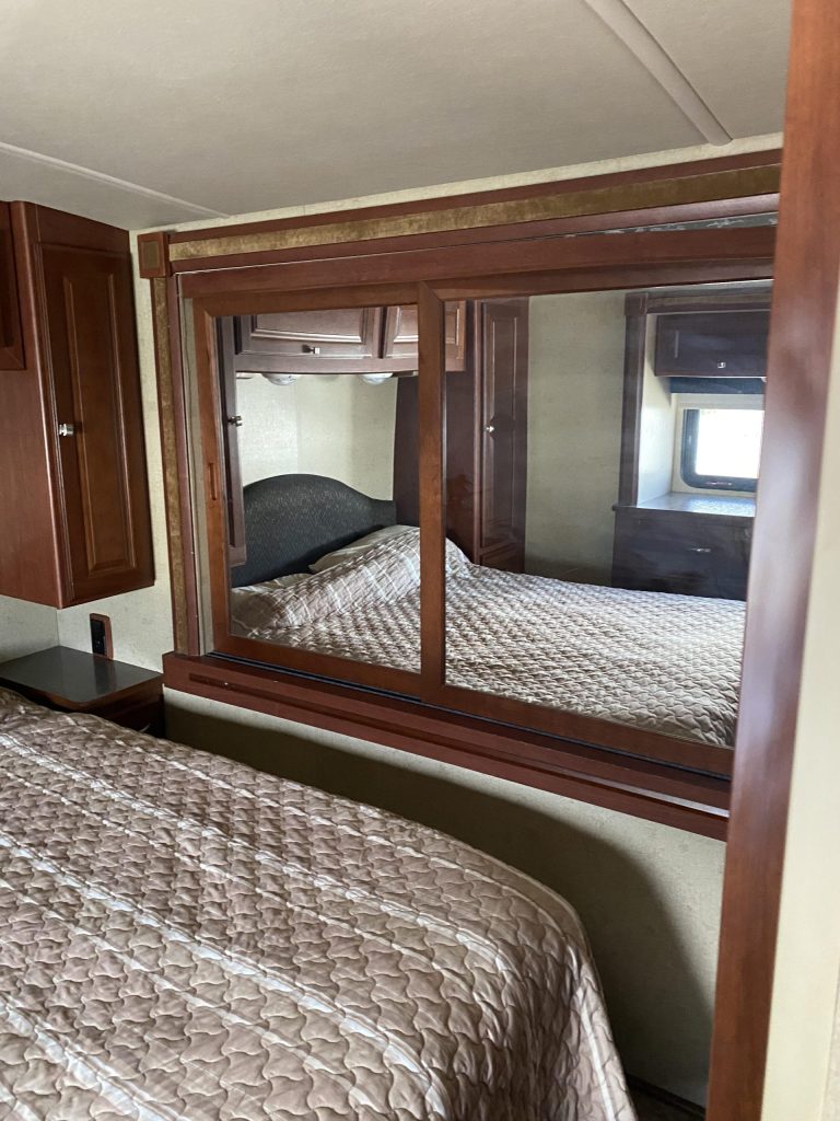 2014 Winnebago Vista - Image 5