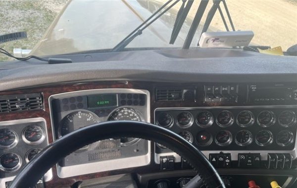 2019 Kenworth W900 - Image 7