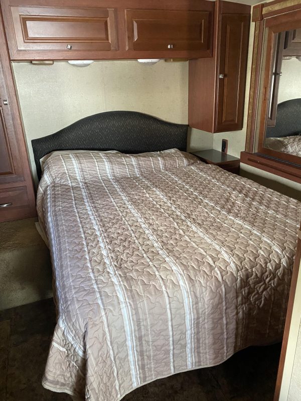 2014 Winnebago Vista - Image 7