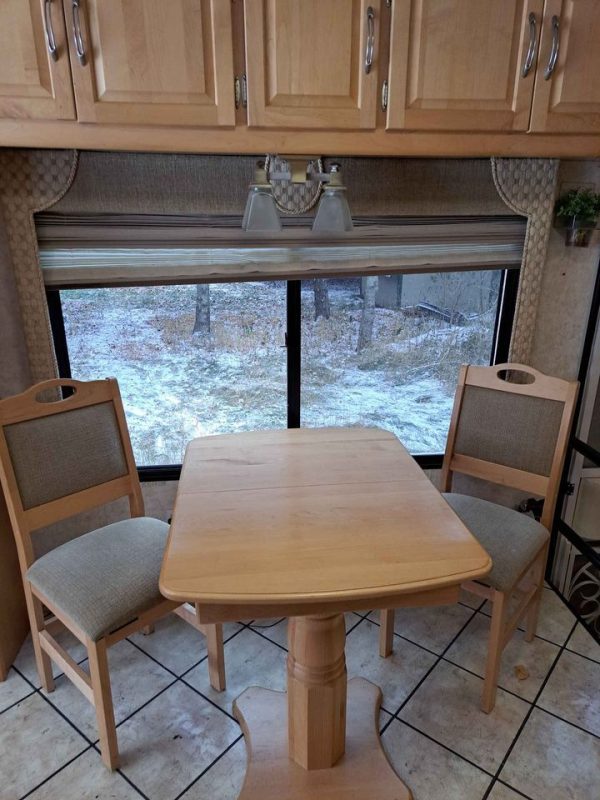 2004 Winnebago Itasca - Image 8