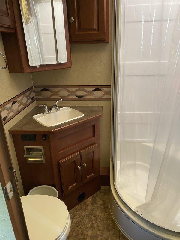2014 Winnebago Vista - Image 8