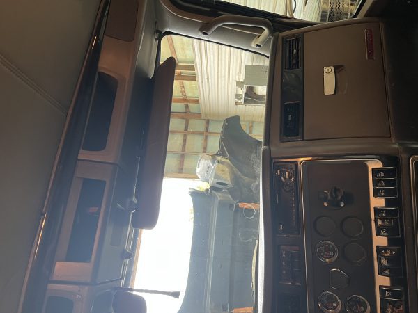 2016 Kenworth W900B - Image 17
