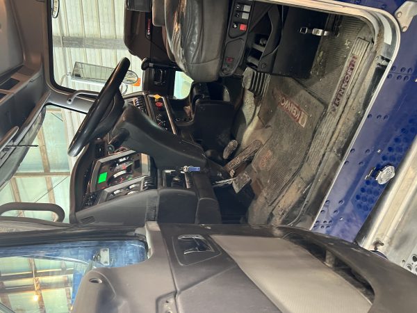 2016 Kenworth W900B - Image 8
