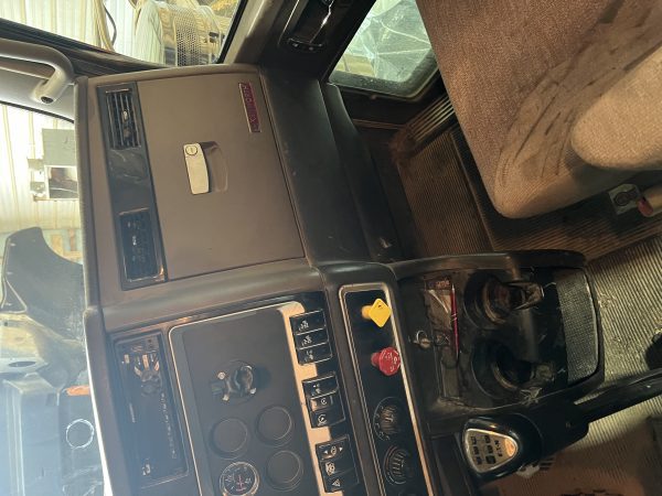 2016 Kenworth W900B - Image 9