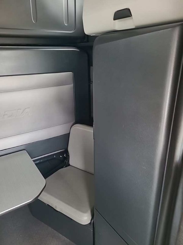 2019 Freightliner Cascadia 126 - Image 10