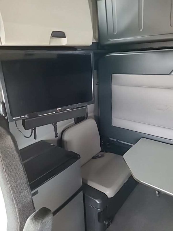 2019 Freightliner Cascadia 126 - Image 12