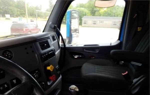 2016 PETERBILT 579 - Image 12