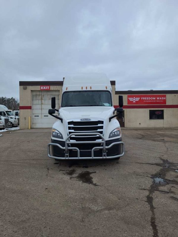2019 Freightliner Cascadia 126 - Image 2