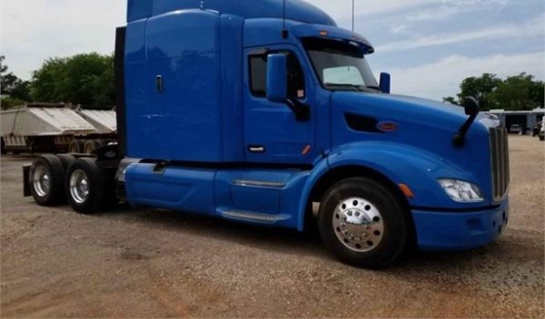 2016 PETERBILT 579 - Image 2