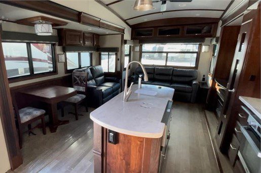 2019 JAYCO PINNACLE 36SSWS - Image 2