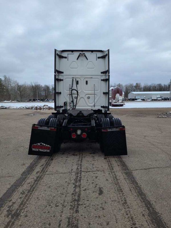 2019 Freightliner Cascadia 126 - Image 3