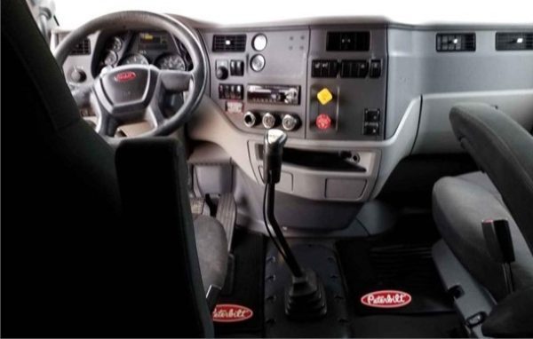2016 PETERBILT 579 - Image 6