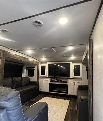 2021 HEARTLAND BIGHORN TRAVELER 38FL - Image 6