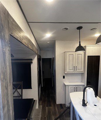 2021 HEARTLAND BIGHORN TRAVELER 38FL - Image 8