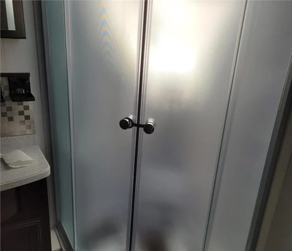 2021 REGENCY RV ULTRA BROUGHAM MB - Image 19