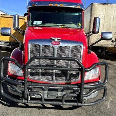 2019 Peterbilt 579 - Image 2