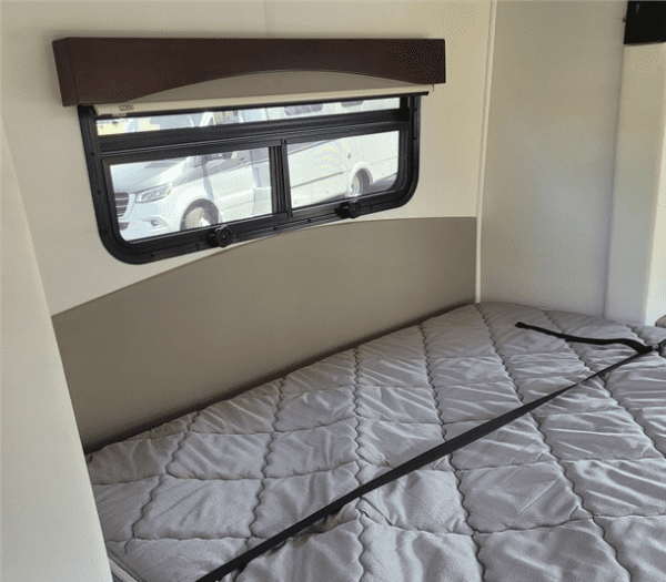 2021 REGENCY RV ULTRA BROUGHAM MB - Image 22