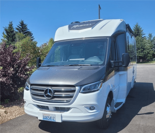 2021 REGENCY RV ULTRA BROUGHAM MB - Image 3