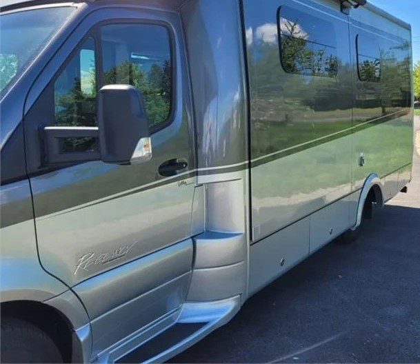 2021 REGENCY RV ULTRA BROUGHAM MB - Image 4