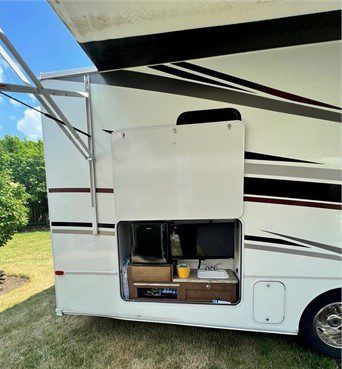 2019 WINNEBAGO INTENT 30R - Image 5