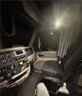 2019 Peterbilt 579 - Image 7