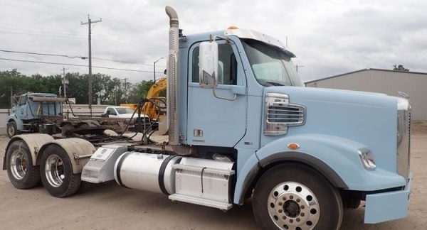 2012 Freightliner Coronado SD - Image 7