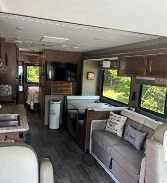 2019 WINNEBAGO INTENT 30R - Image 7