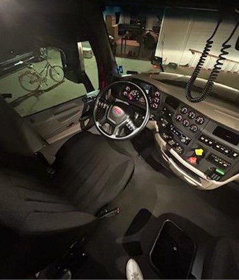 2019 Peterbilt 579 - Image 8