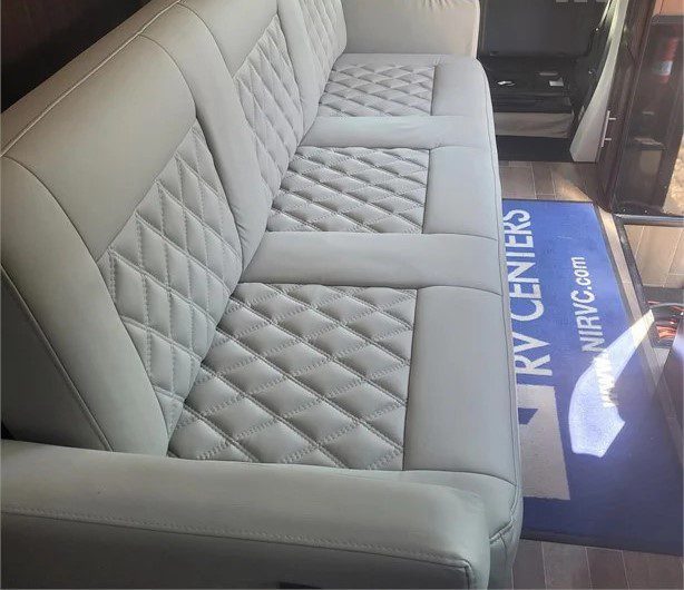 2021 REGENCY RV ULTRA BROUGHAM MB - Image 9